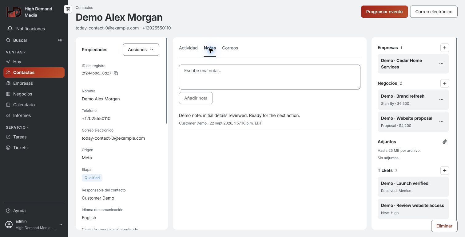 Ficha de contacto del CRM con datos ficticios, notas y actividad